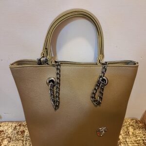 *Light Tan Structured Tote Bag with Gunmetal Chain Accents* 👜
